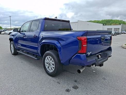 Certified 2025 Toyota Tacoma SR5 AWD/4WD image 4