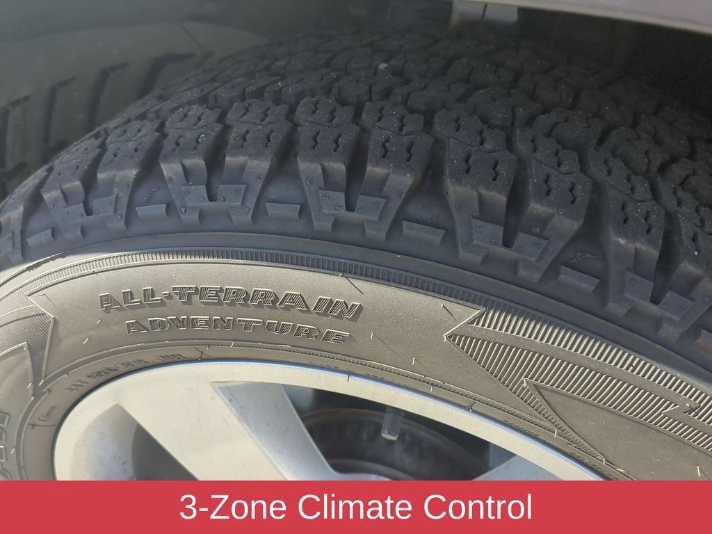 Used 2023 Land Rover Defender 110 SE AWD/4WD image 12