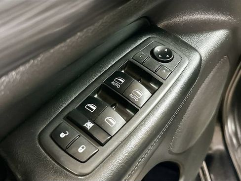 Used 2019 Jeep Grand Cherokee Altitude AWD/4WD image 17