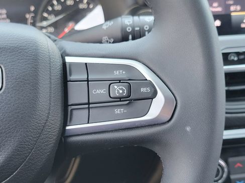 Used 2022 Jeep Compass Latitude FWD image 6