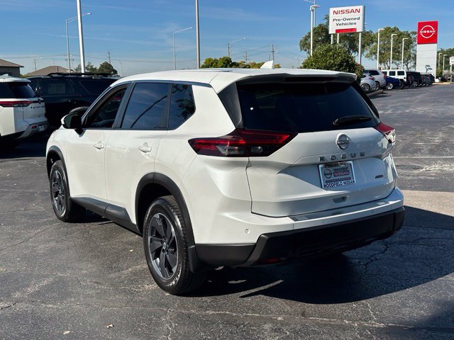 Certified 2025 Nissan Rogue SV AWD/4WD image 5