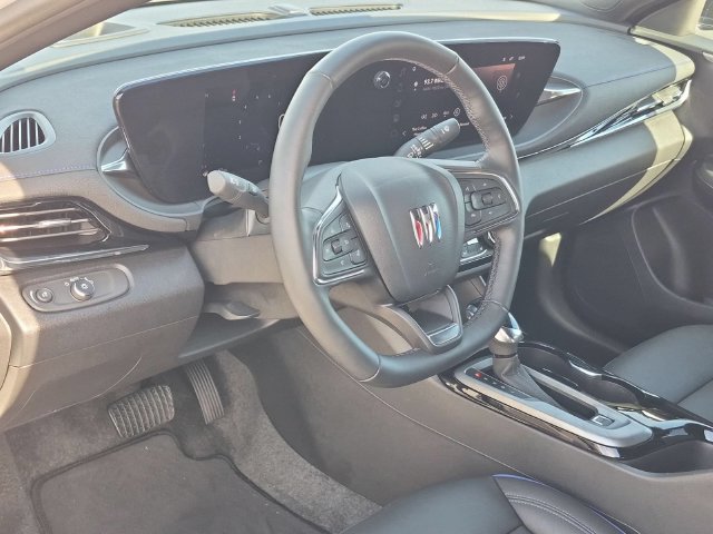 Used 2025 Buick Envista Sport Touring w/ Convenience I Package FWD image 11