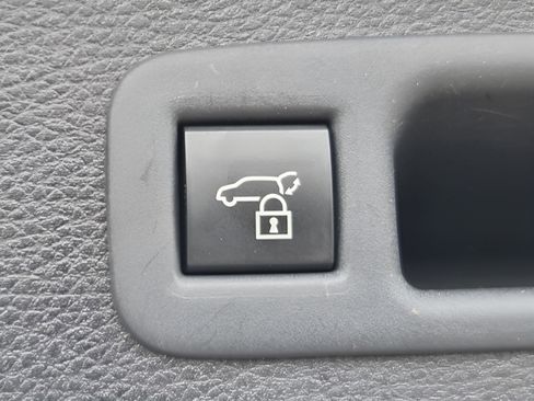 Certified 2025 Toyota Sienna XSE image 28