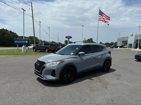 Used 2022 Nissan Kicks SV FWD image 3
