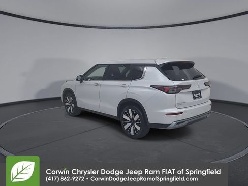 Used 2025 Mitsubishi Outlander SE FWD image 11
