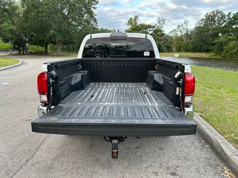 Used 2018 Toyota Tacoma SR5 image 10