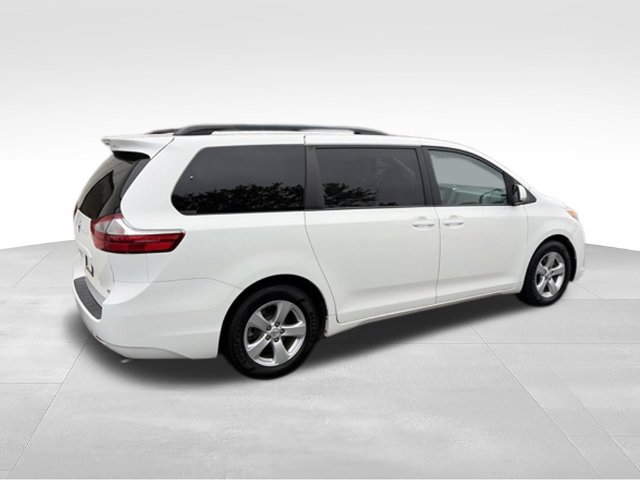 Used 2016 Toyota Sienna LE FWD image 26