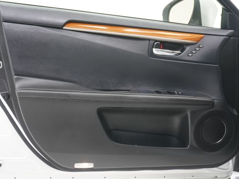 Used 2013 Lexus ES 300h w/ Luxury Pkg FWD image 12