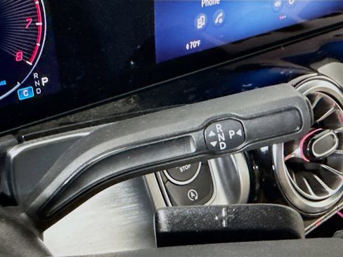 Used 2025 Mercedes-Benz GLB 250 image 16