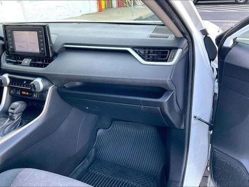Used 2019 Toyota RAV4 XLE w/ Convenience Package FWD image 16