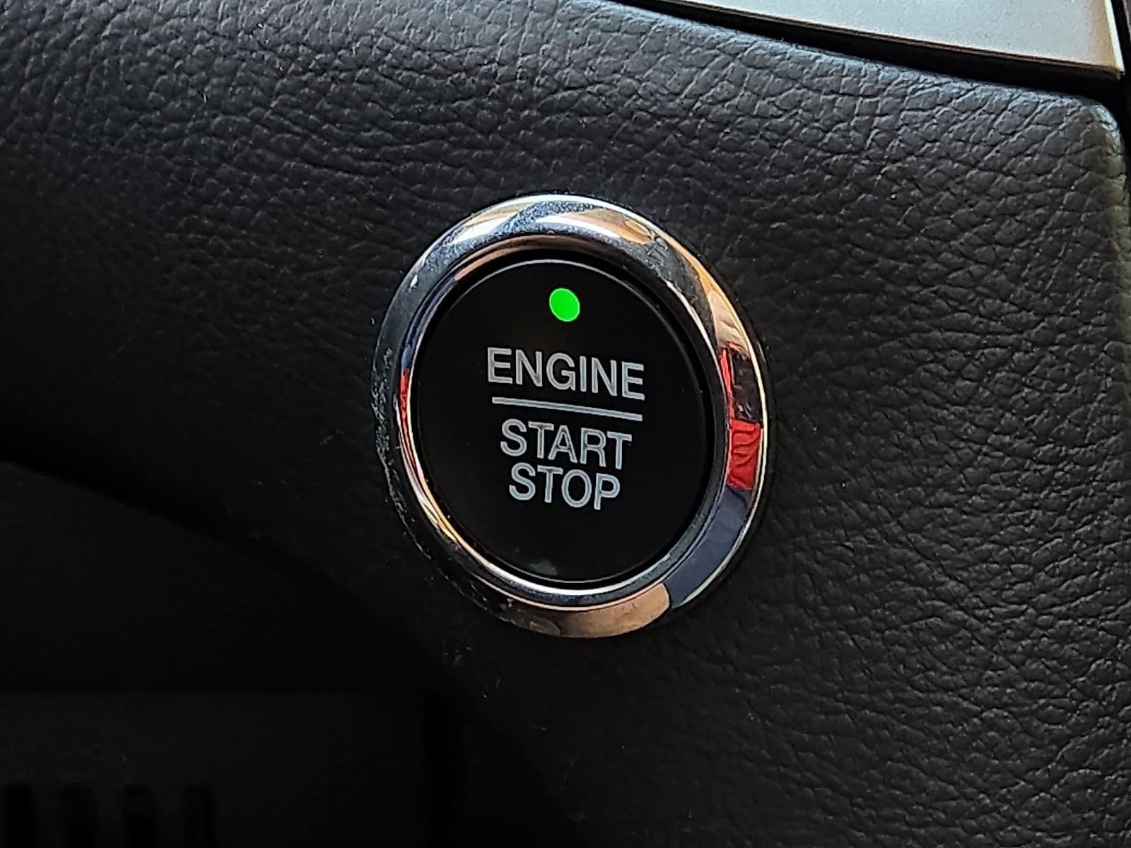 Used 2020 Ford Edge SEL FWD image 16