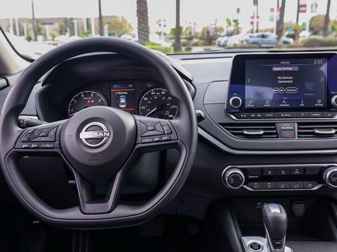 Used 2025 Nissan Altima 2.5 S image 21