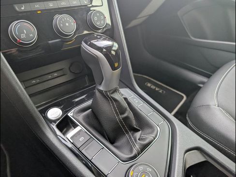 Certified 2023 Volkswagen Taos SE w/ Black Wheel Package image 19