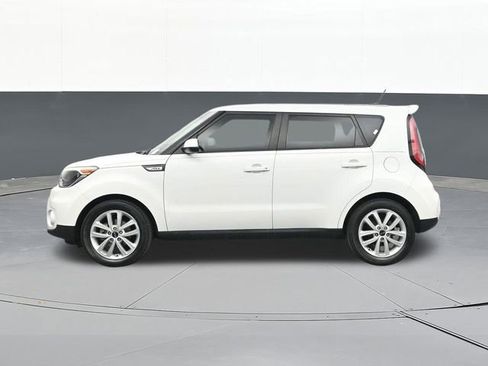 Used 2017 Kia Soul + image 8