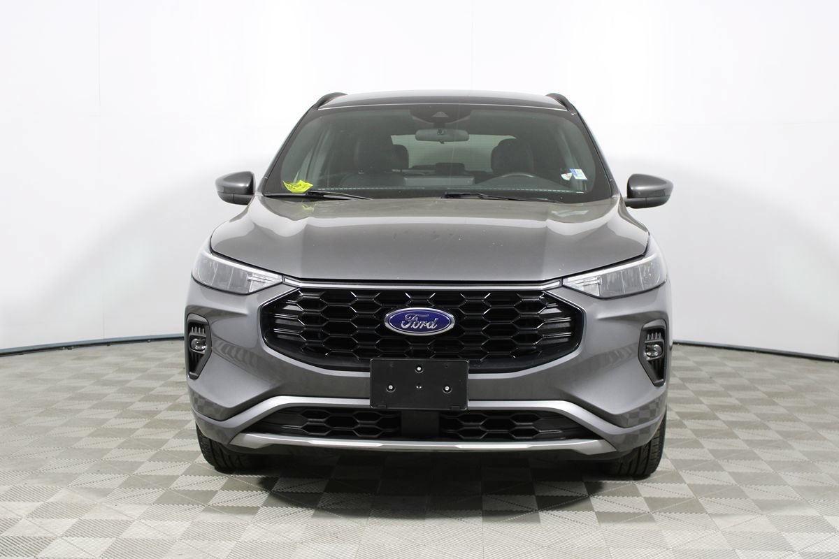 Used 2023 Ford Escape ST-Line Select w/ Tech Pack #1 AWD/4WD image 2