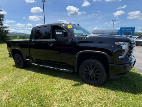Used 2025 Chevrolet Silverado 2500 LTZ w/ Trail Boss Package AWD/4WD image 2