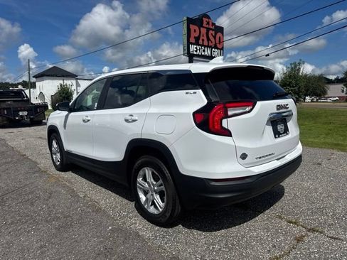 Used 2024 GMC Terrain SLE FWD image 3