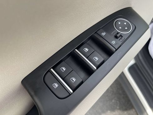 Certified 2025 Kia Soul LX w/ LX Technology Package FWD image 13