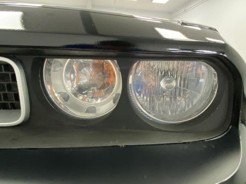 Used 2012 Dodge Challenger SXT image 11