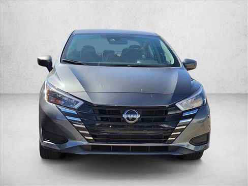 Used 2025 Nissan Versa SV image 2