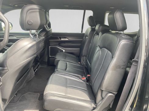 Used 2024 Jeep Wagoneer Series II w/ Flexible Seating Group AWD/4WD image 24