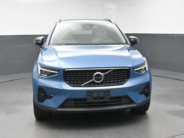 Used 2024 Volvo XC40 B5 Plus w/ Climate Package AWD/4WD image 2
