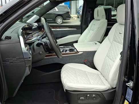 New 2026 Cadillac Escalade ESV Platinum Sport w/ LPO, ONYX Package image 10