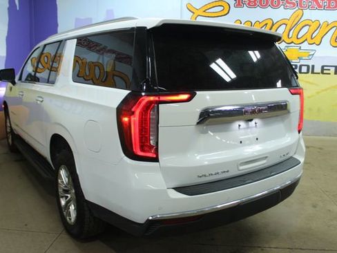 Used 2023 GMC Yukon XL SLT w/ SLT Luxury Package image 6
