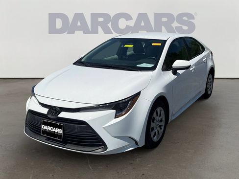 Used 2025 Toyota Corolla LE FWD image 3