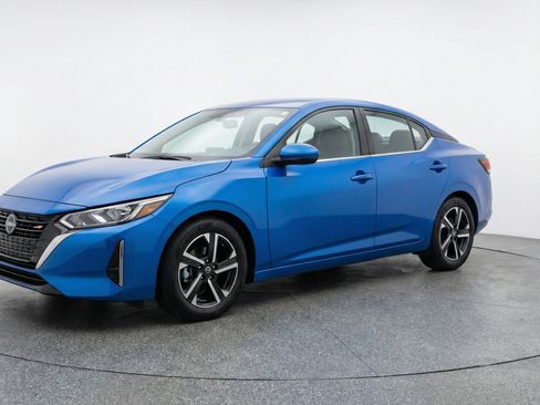 Used 2025 Nissan Sentra SV image 3