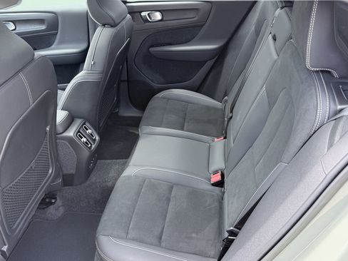 Used 2023 Volvo XC40 Recharge Ultimate AWD/4WD image 32