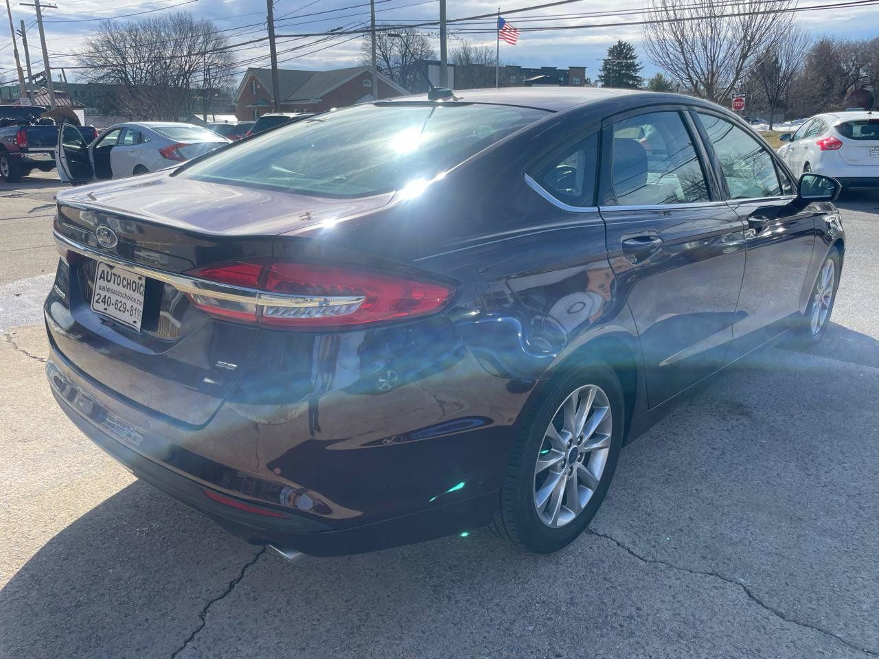 Used 2017 Ford Fusion SE w/ Fusion SE Technology Package FWD image 15