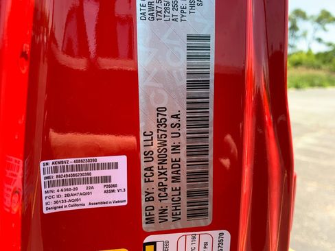 Used 2025 Jeep Wrangler Unlimited Rubicon AWD/4WD image 34