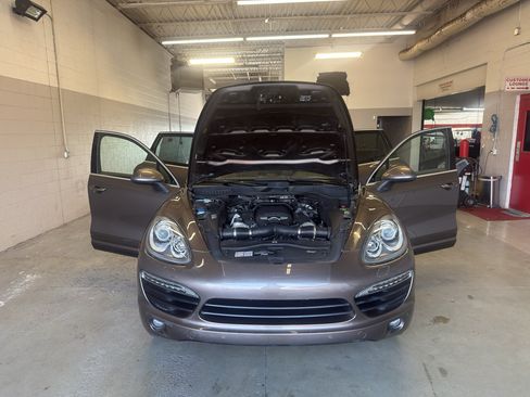Used 2012 Porsche Cayenne S AWD/4WD image 10