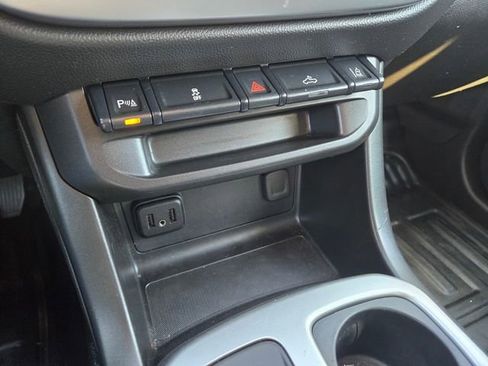 Used 2022 Chevrolet Colorado LT w/ Fleet Safety Package image 19