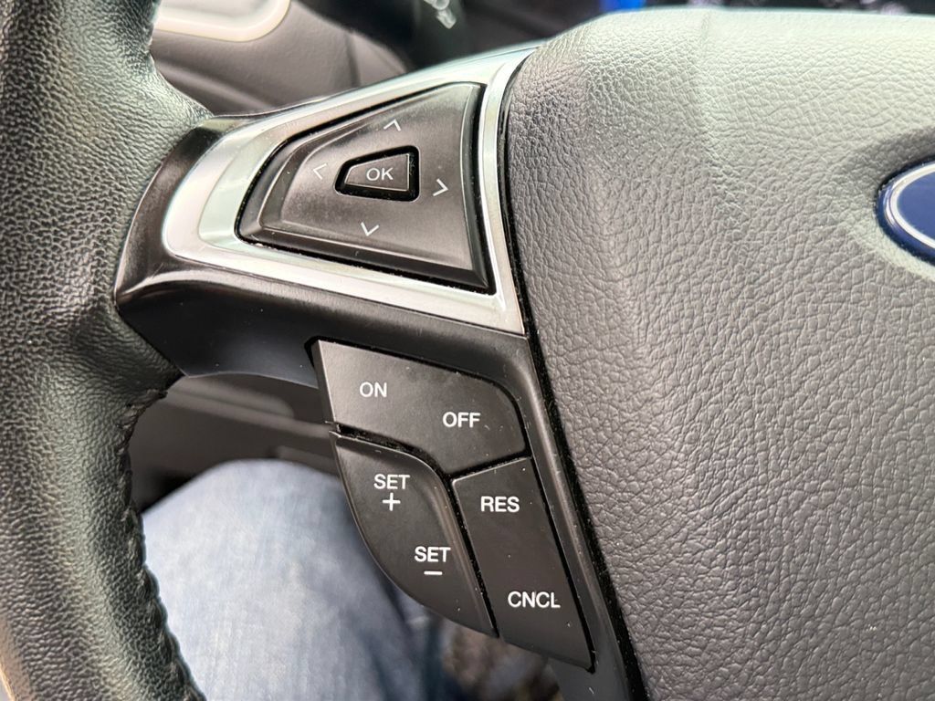 Used 2024 Ford Edge SEL AWD/4WD image 16