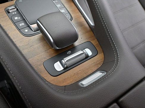 Used 2023 Mercedes-Benz GLS 450 4MATIC image 23