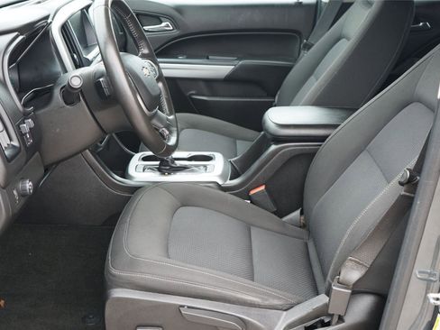 Used 2017 Chevrolet Colorado LT w/ LT Convenience Package RWD image 10