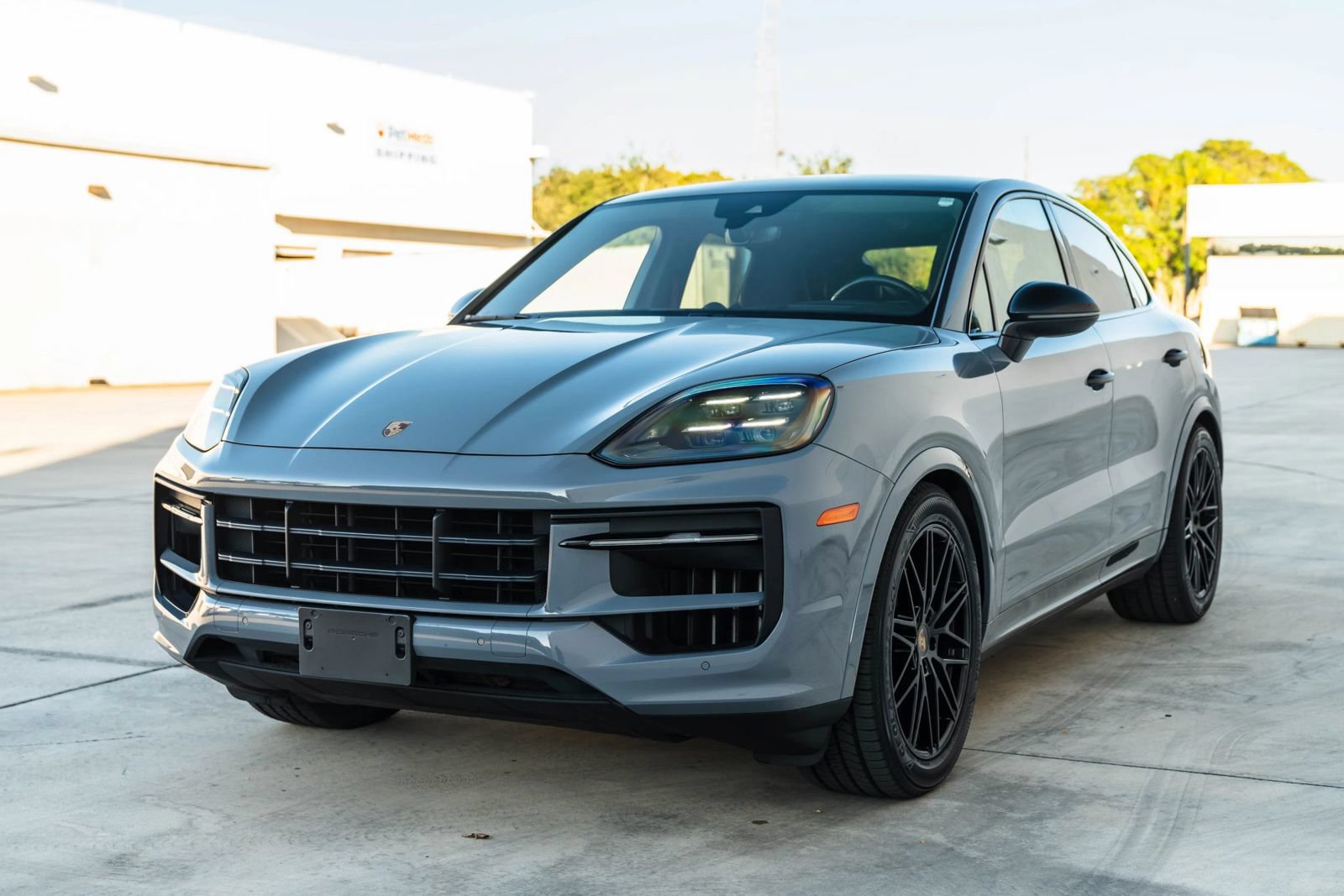Used 2024 Porsche Cayenne S AWD/4WD image 2