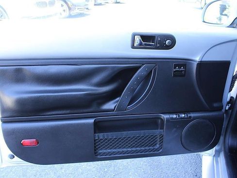 Used 2008 Volkswagen Beetle SE image 9