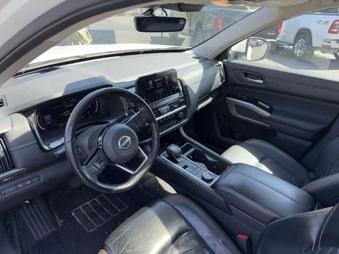 Used 2023 Nissan Pathfinder Platinum AWD/4WD image 7