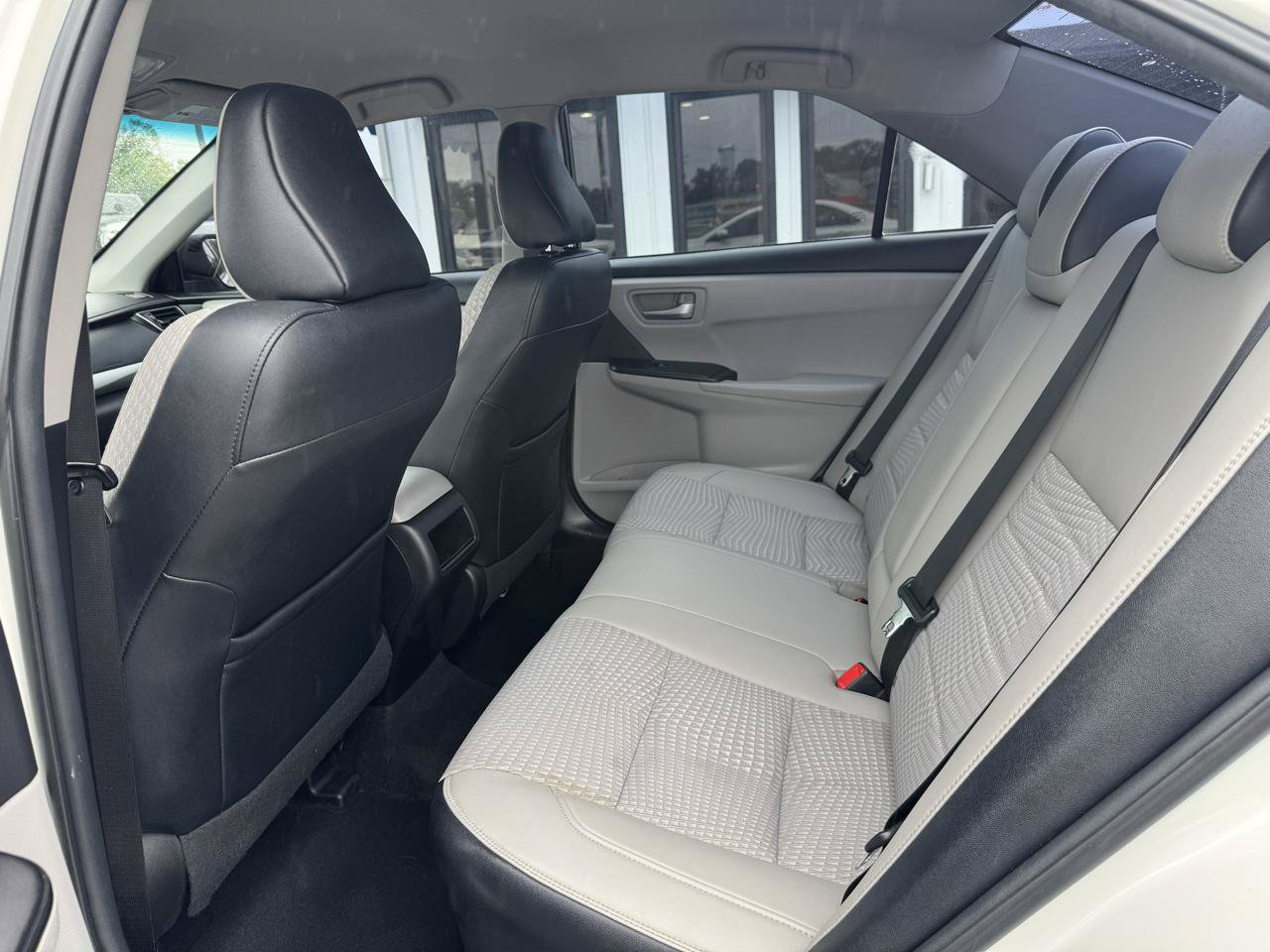 Used 2015 Toyota Camry SE FWD image 13