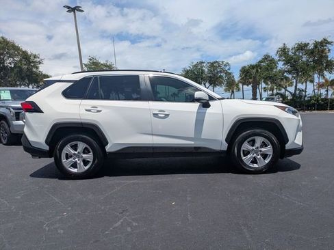 Used 2020 Toyota RAV4 XLE w/ Convenience Package FWD image 3