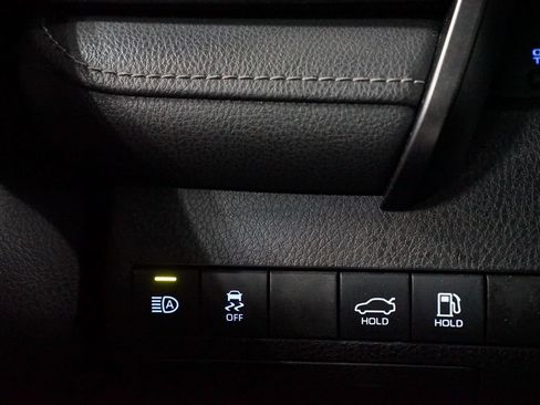 Used 2022 Toyota Camry SE FWD image 23