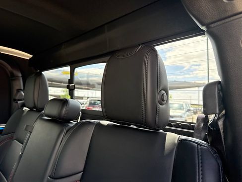 Used 2024 Jeep Gladiator Rubicon w/ Technology Group AWD/4WD image 30