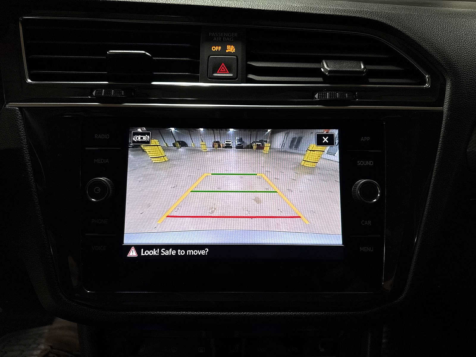 Used 2023 Volkswagen Tiguan SE w/ Panoramic Sunroof Package FWD image 25