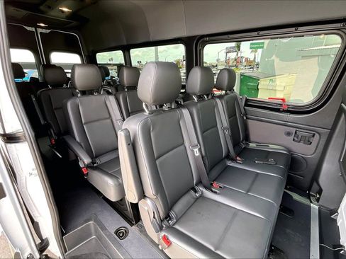 Used 2024 Mercedes-Benz Sprinter 2500 image 25