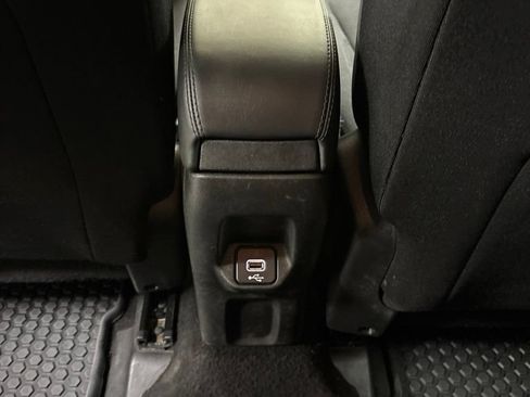 Used 2020 Jeep Renegade Altitude FWD image 19