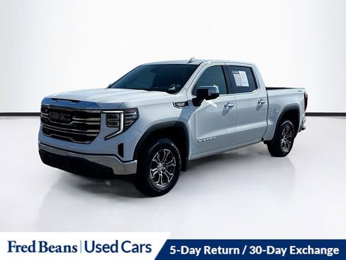 Used 2025 GMC Sierra 1500 SLT AWD/4WD image 3