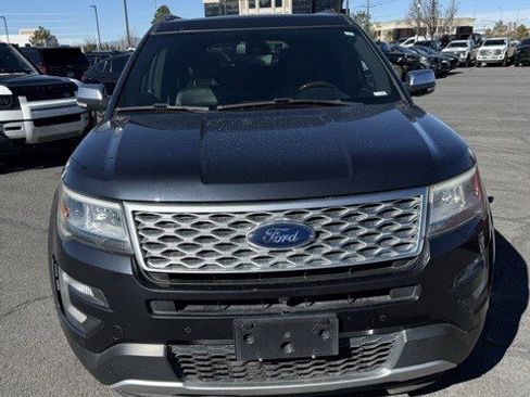 Used 2017 Ford Explorer Platinum image 8